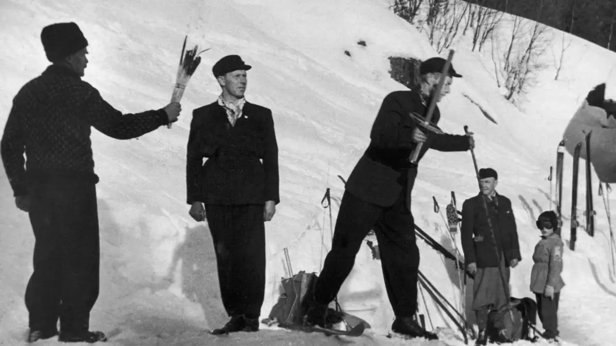 冬奥会火炬传递_冬奥历史上最经典的五大火炬传递时刻_2026年米兰科尔蒂纳冬奥会火炬传递