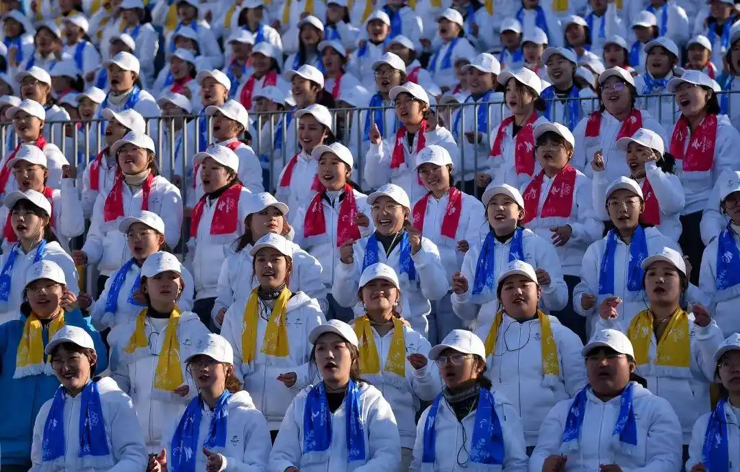 冬奥会志愿者风采：1.8万余人诠释精神，李杨宁分享经历