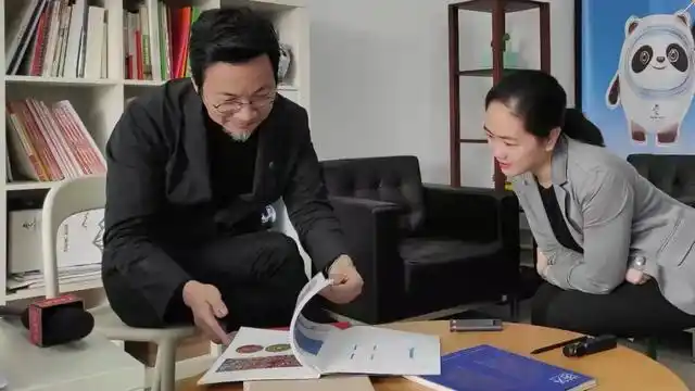 冬奥会吉祥物_冰墩墩设计故事_曹雪教授青年启迪